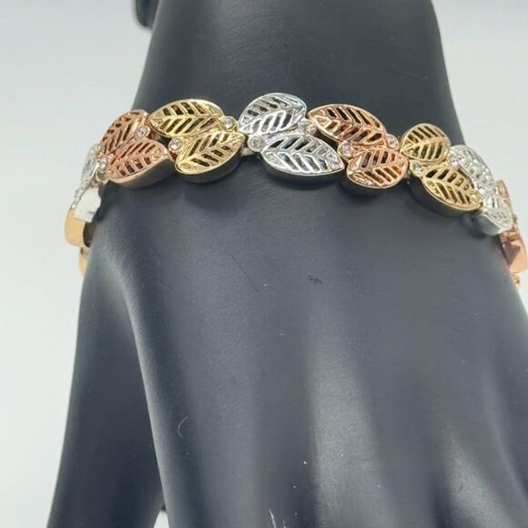 Northcrest Tri-color Leaf Motif Stretch Bracelet - Picture 13 of 14